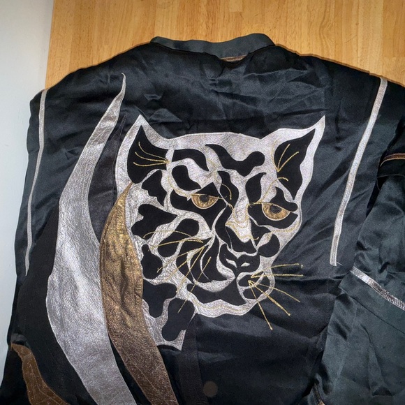 Elegant Black and Gold Patterned Top - Picture 2 of 10